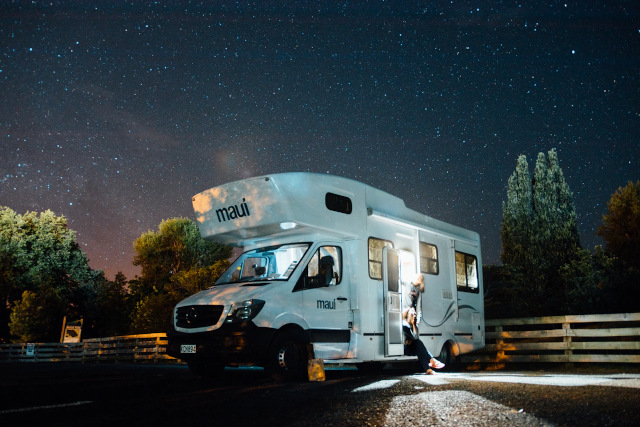 caravan-stars-night